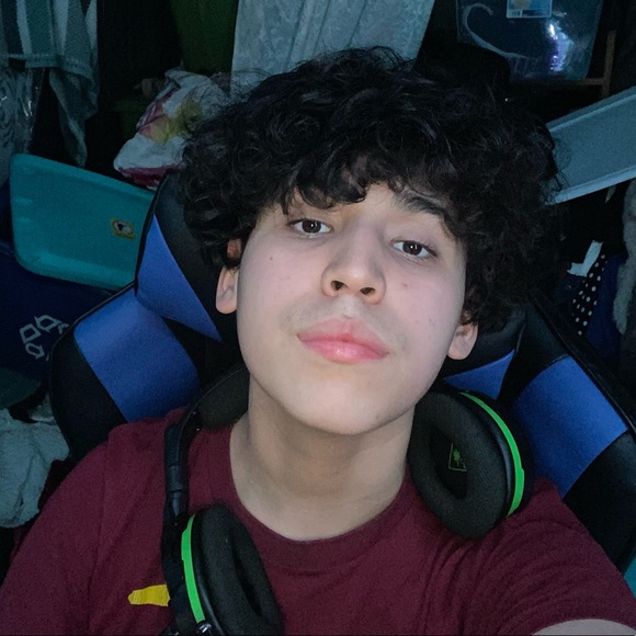 Profile Picture of Julio Martinez (@julio_mar) on Poshmark