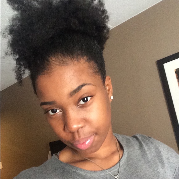 Profile Picture of Sacha Ray (@xosacharae) on Poshmark