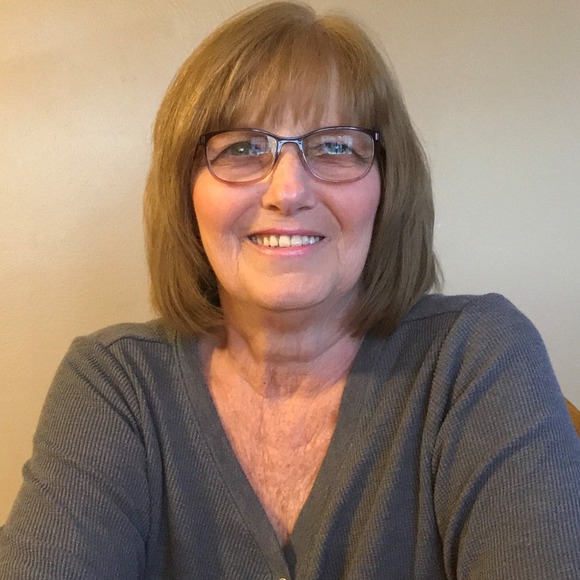 Profile Picture of Vikki Newton (@vnewton350) on Poshmark