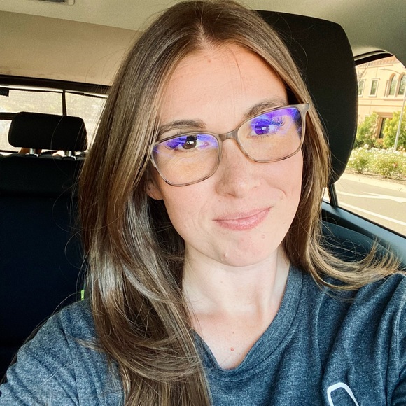 Profile Picture of Stephanie Ashwill (@sharper1212) on Poshmark