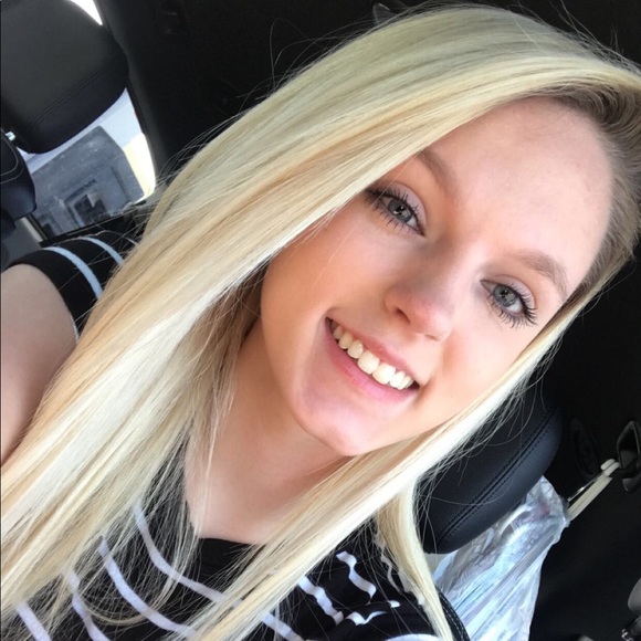 Profile Picture of Haley Champion (@haley_champion) on Poshmark