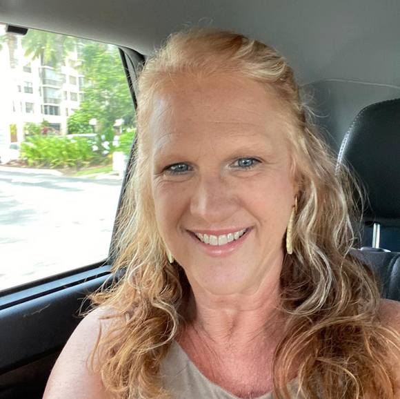 Profile Picture of Lori Holbrook (@holbrook_lori) on Poshmark