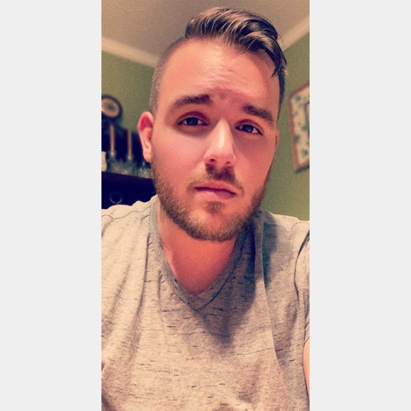 Profile Picture of Erik Mason (@ndroidbeats) on Poshmark