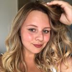 Profile Picture of Mira (@mirawise) on Instagram