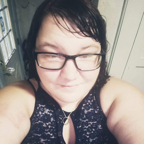 Profile Picture of Bobbie Aillones (@baillones2019) on Poshmark