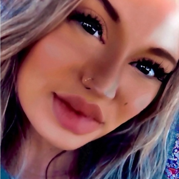 Profile Picture of Codie Jones (@codielaurenj6) on Poshmark