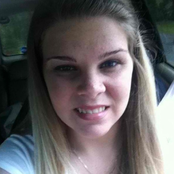 Profile Picture of Julia Ravenel (@jravenel14) on Poshmark