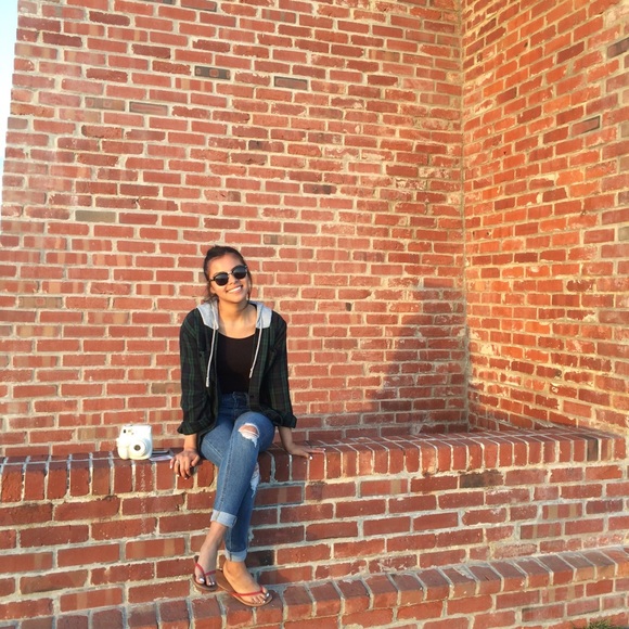 Profile Picture of Johana Eslava (@jeslava1125) on Poshmark
