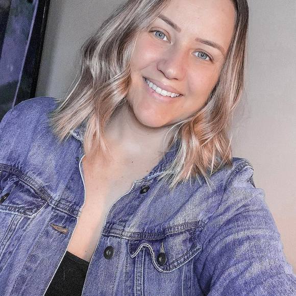 Profile Picture of Laura Arguijo (@lauradee0314) on Poshmark