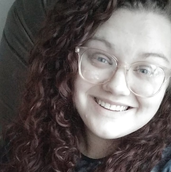 Profile Picture of Olivia Landers (@olanders1992) on Poshmark