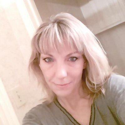 Profile Picture of Lisa Miller (@lisa_dardine) on Twitter