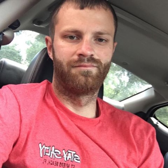 Profile Picture of Justin Weaver (@justinweaver450) on Poshmark