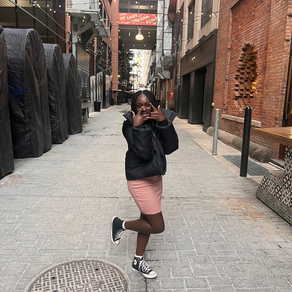 Profile Picture of Aleya Travis (@aleyatravis) on Poshmark