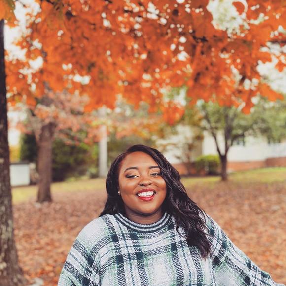 Profile Picture of Amari Smith (@asmithvp) on Poshmark