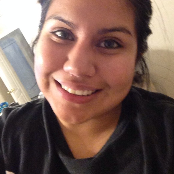 Profile Picture of Daniela Serna (@ashdan94) on Poshmark