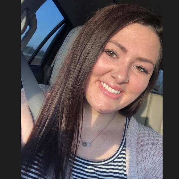 Profile Picture of Allison Linsey (@allielinsey) on Poshmark