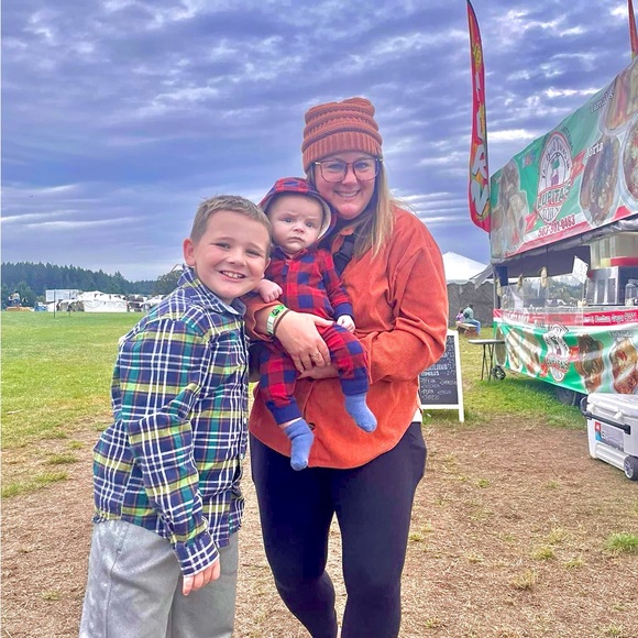 Profile Picture of Miranda Brink (@mirbrink) on Poshmark