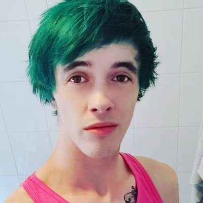 Profile Picture of James (@JamJamBinks) on Twitter