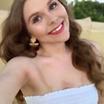 Profile Picture of Zoe Lloyd (@zolloyd) on Instagram