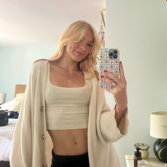 Profile Picture of Phoebe Fink (@finkphoebe) on Poshmark