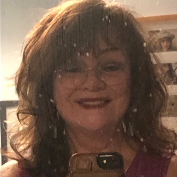 Profile Picture of Valerie Olshansky (@volshansky) on Poshmark