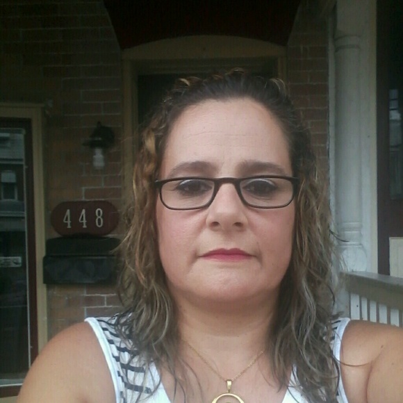 Profile Picture of Maria Ojeda (@ojedanani) on Poshmark