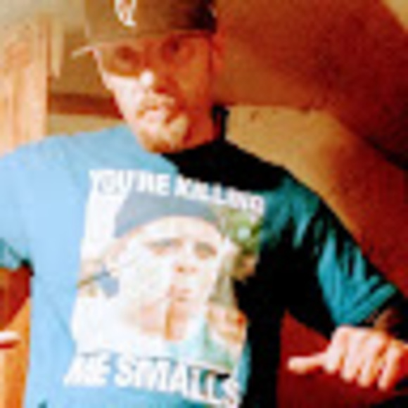 Profile Picture of Justin Dillard (@pekelshelly1973) on Poshmark