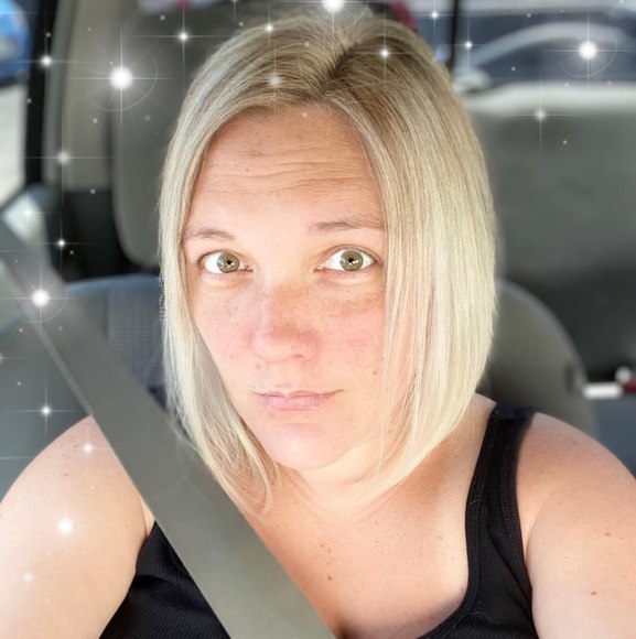 Profile Picture of Ladonna Arcona (@foxymomma85) on Poshmark