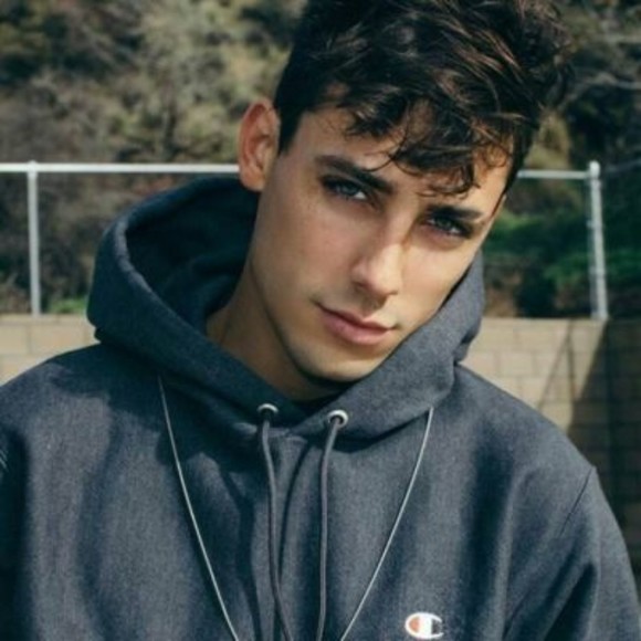 Profile Picture of Christopher Bradshaw (@alishagerald301) on Poshmark