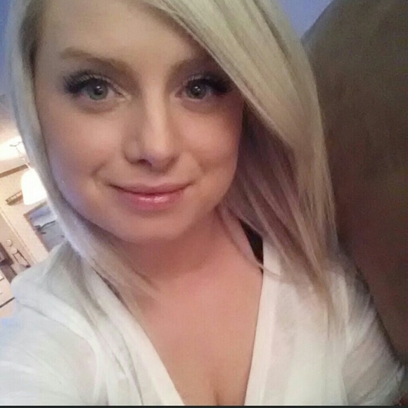 Profile Picture of Lindsey Gaudioso (@lindseyann5213) on Poshmark