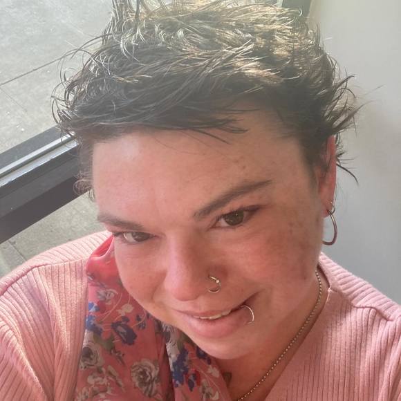 Profile Picture of Nikki Whitacre (@nikkiwhitacre) on Poshmark