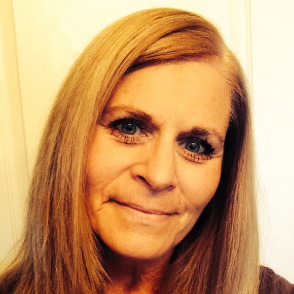 Tami Brock - Poshmark Profile Picture of Tami Brock (@tvanbrock) on Poshmark