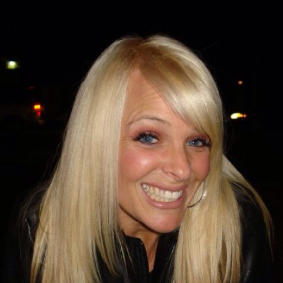 Profile Picture of Anne Ellstrom (@annellstrom) on Poshmark