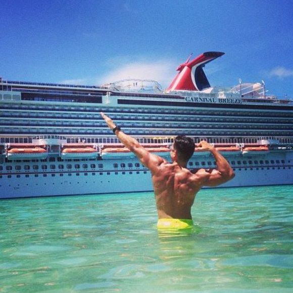 Profile Picture of Ferny Vallecillo (@fernyvallecillo) on Poshmark