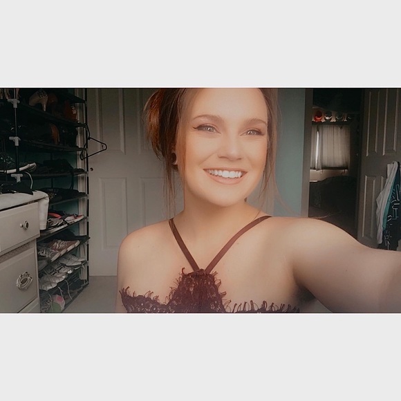 Profile Picture of Becca Sandwick (@beccasandwick) on Poshmark