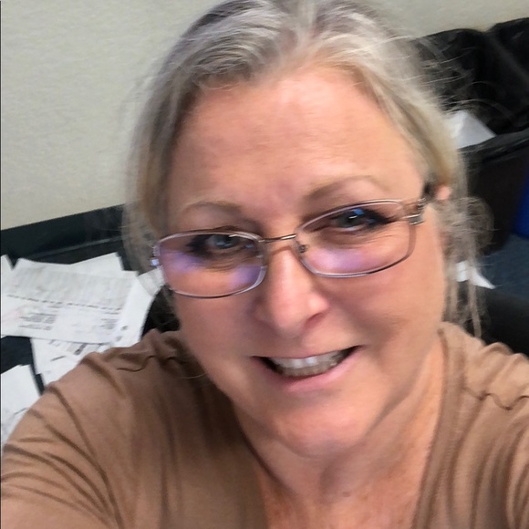 Profile Picture of Susan Rutkowsky (@srutkowsky) on Poshmark