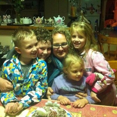 Profile Picture of Carly (@CarlyCullen33) on Twitter