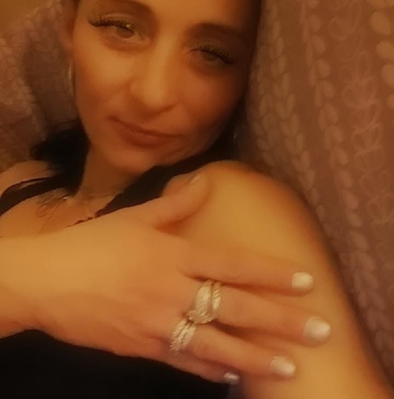 Profile Picture of Sharon Hildreth (@sharonholt1976) on Poshmark