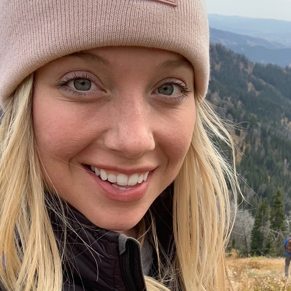 Profile Picture of Arielle Peirce (@ariellepeirce) on Poshmark