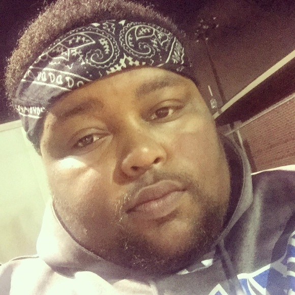 Donald Thompson - Poshmark Profile Picture of Donald Thompson (@defreezs) on Poshmark