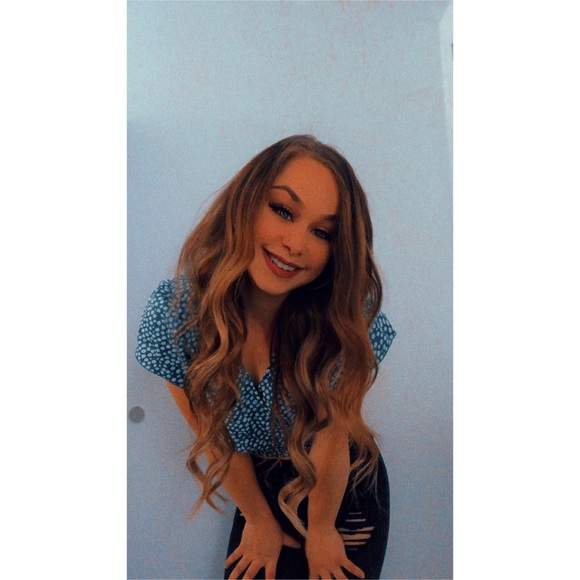 Profile Picture of Jade Sickler (@j_sickler21) on Poshmark