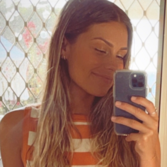 Profile Picture of Ashley Gipe (@ashleygipe) on Poshmark