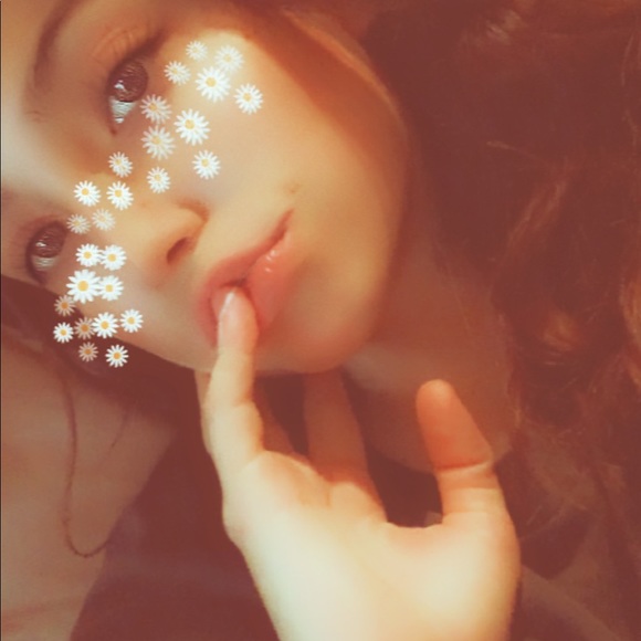 Profile Picture of Sol Lopez (@solciiss) on Poshmark