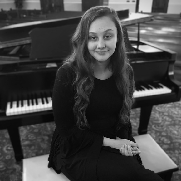 Profile Picture of Labethany Bailey (@labethanybailey) on Poshmark