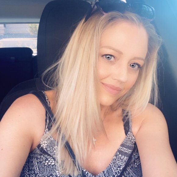 Kari Handly - Poshmark Profile Picture of Kari Handly (@kkafoley) on Poshmark