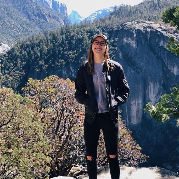 Profile Picture of Emily Vaeth (@emilyvaeth) on Poshmark