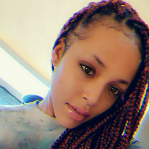 Profile Picture of Stoner Barbie (@stonerbarbiiee) on Poshmark