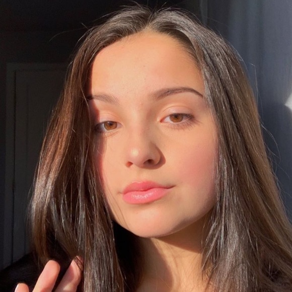 Profile Picture of Isa Pizzicarola (@isapizzicarola) on Poshmark
