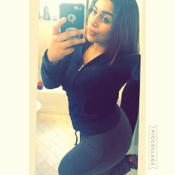 Profile Picture of Jennifer Barquin (@jayy_starz17) on Poshmark