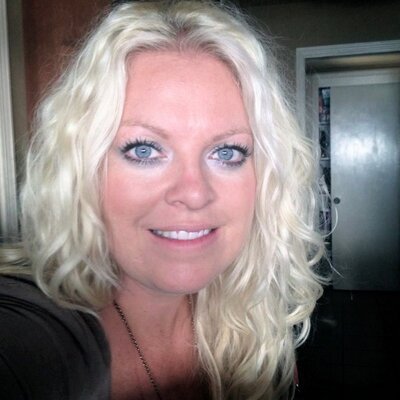 Profile Picture of Laura Michelle Dobbins (@lauramdobbins) on Twitter